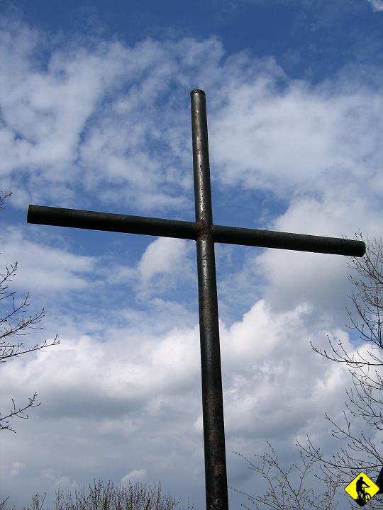 fot 093.jpg - Szczyt. Cergowa. Gdy doszedłem do siebie, odpowiedziałem na kilka pytań pewnego turysty na temat hamulców tarczowych ( jak to działa, czy to naprawdę hydrauliczne, na ile klocki starczą itd. itd. :)
